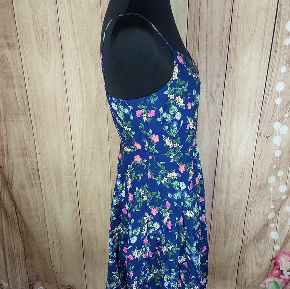 Old Navy Blue Spaghetti Strap Floral V-Neck Summer Dress - Picture 6 of 15